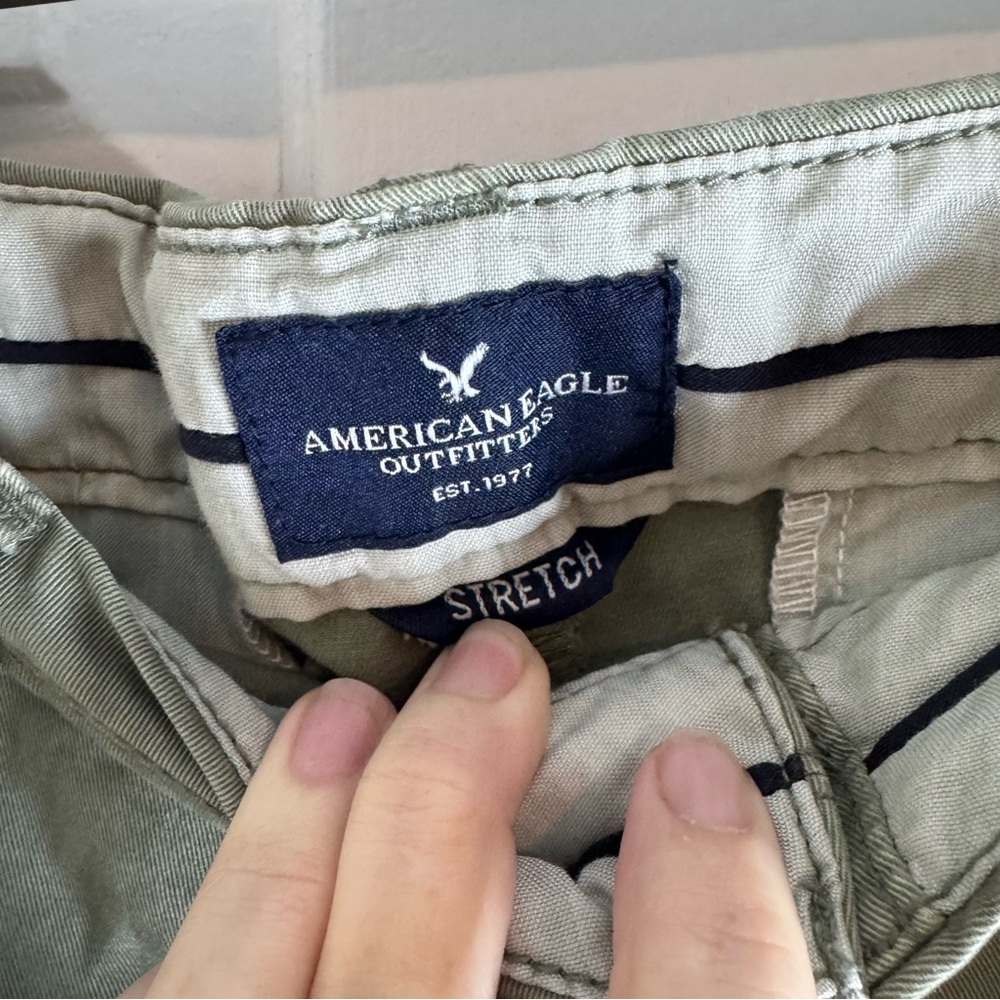 American Eagle Women's Midi Shorts Size 4 Olive Green Khaki Stretch Casual - Picture 2 of 9